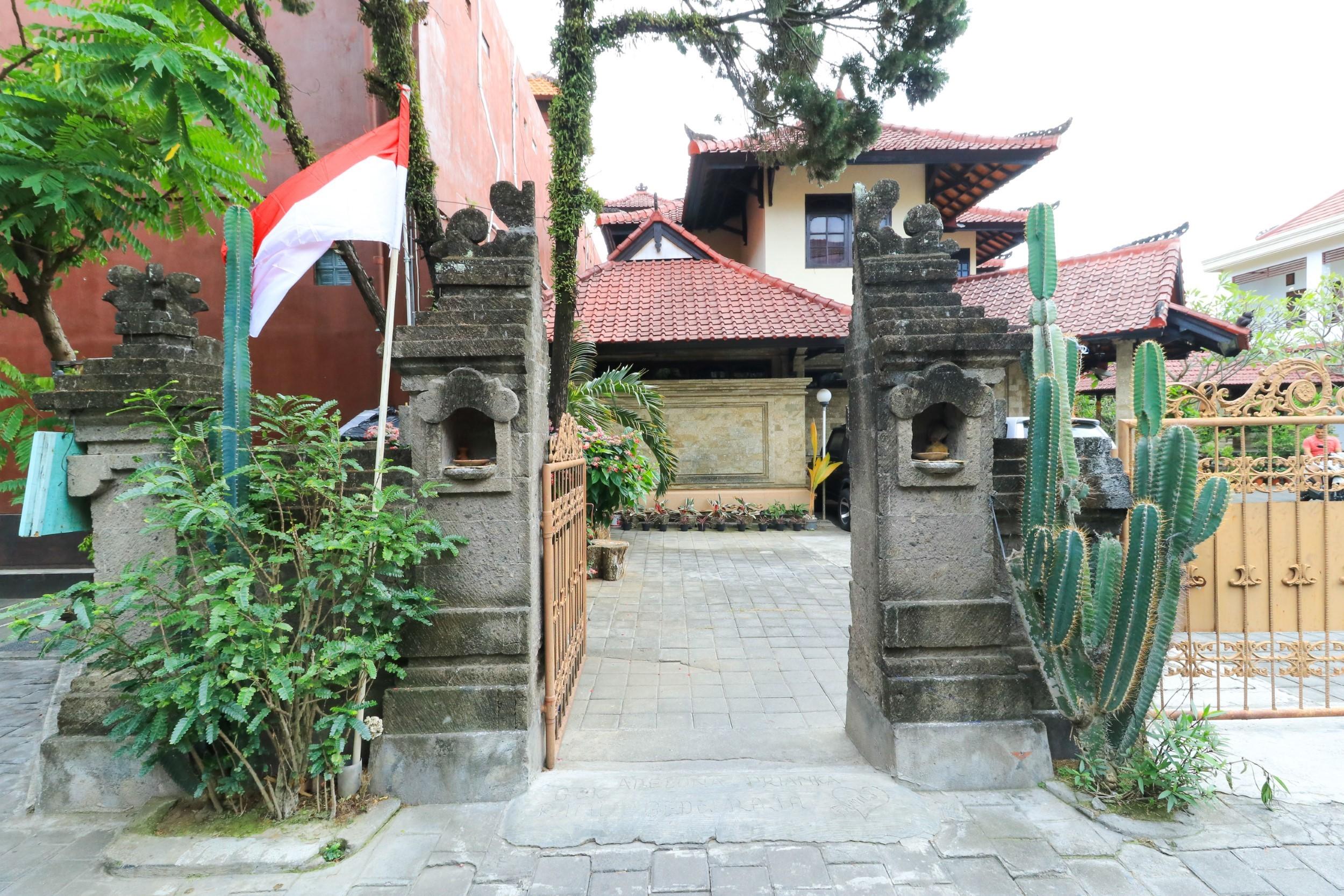 Puri Jayaraja Guest House Кута Экстерьер фото