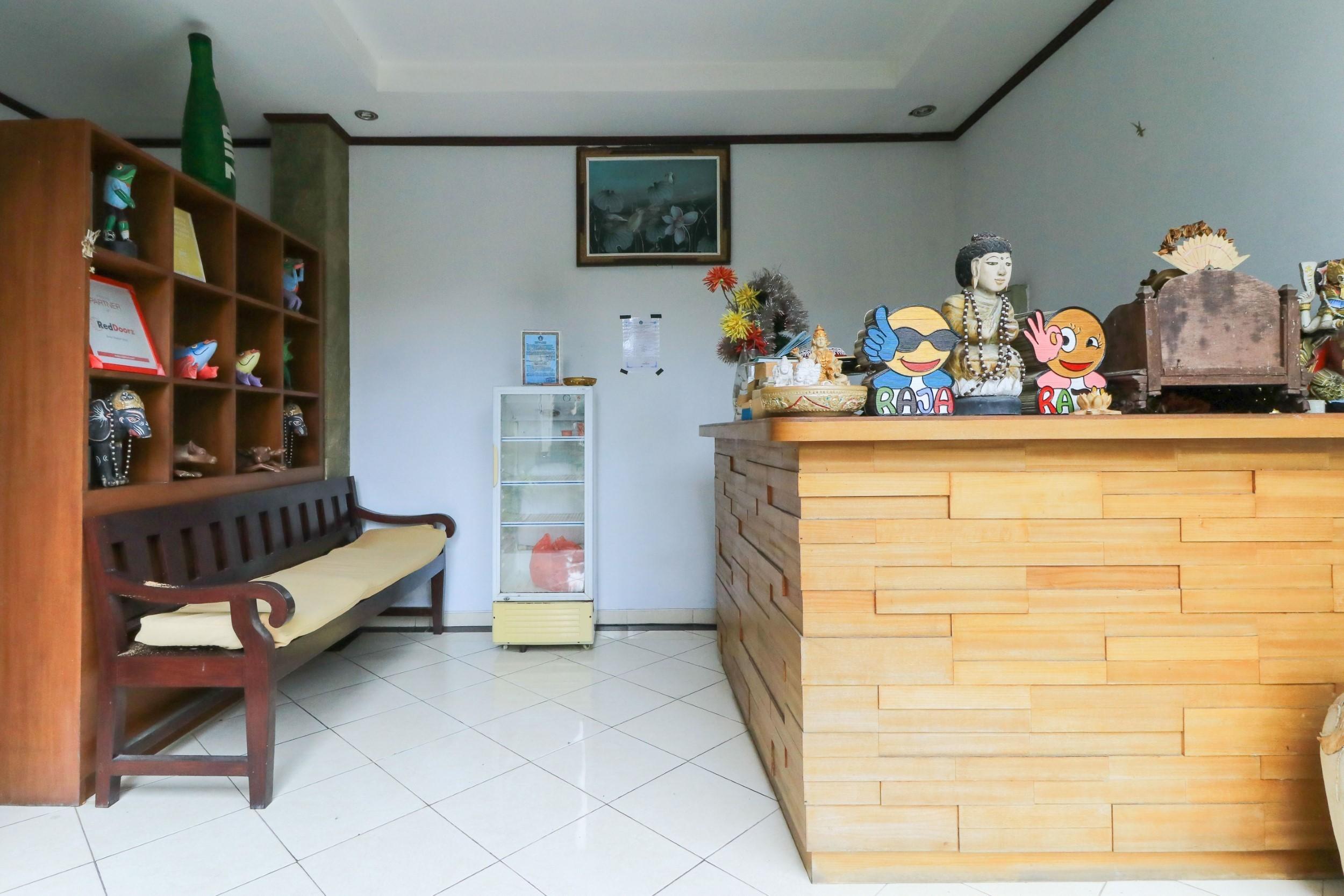 Puri Jayaraja Guest House Кута Экстерьер фото