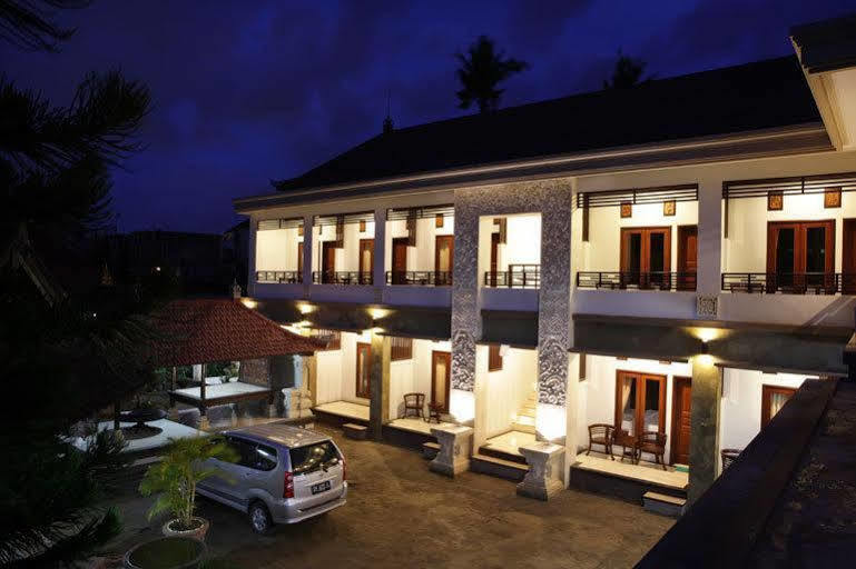 Puri Jayaraja Guest House Кута Экстерьер фото