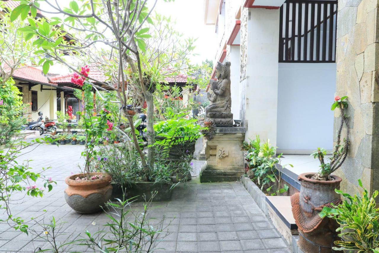 Puri Jayaraja Guest House Кута Экстерьер фото