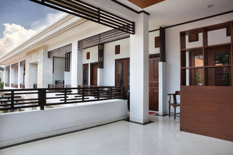 Puri Jayaraja Guest House Кута Экстерьер фото
